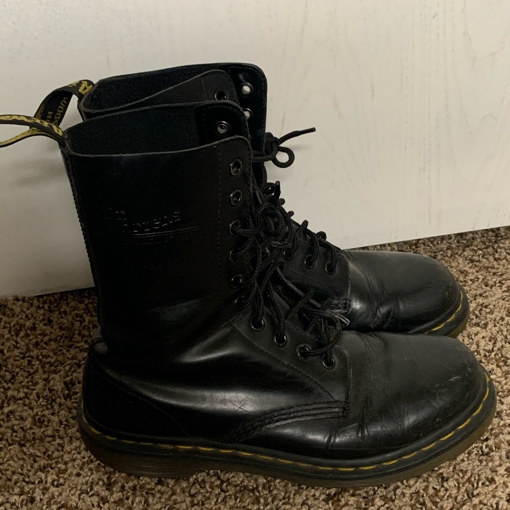 Dr Martens black classic boots